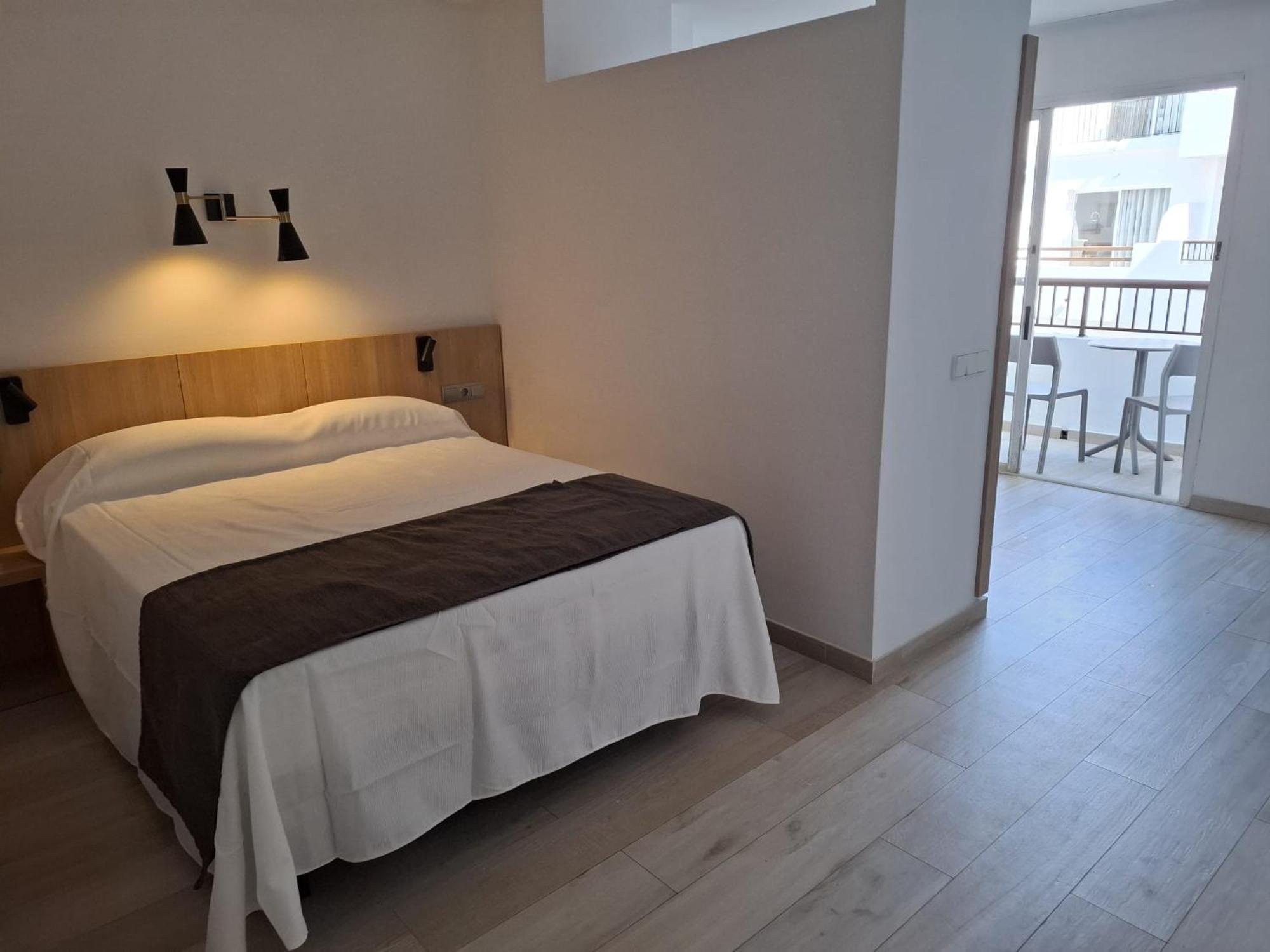 Sunside Ibiza Studios - Only Adults- Formerly Known As Central Park Sant Antoni de Portmany Esterno foto