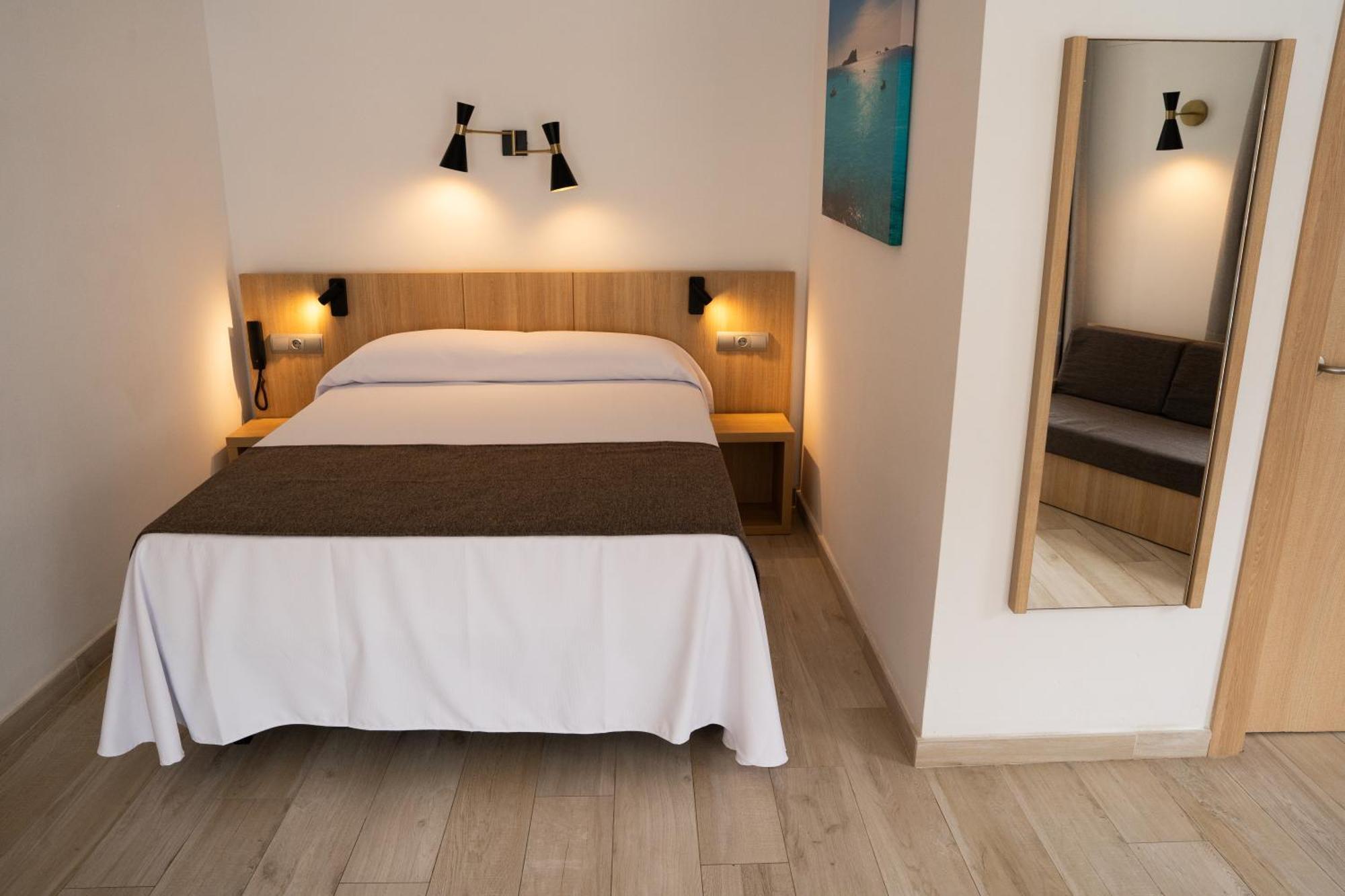 Sunside Ibiza Studios - Only Adults- Formerly Known As Central Park Sant Antoni de Portmany Esterno foto