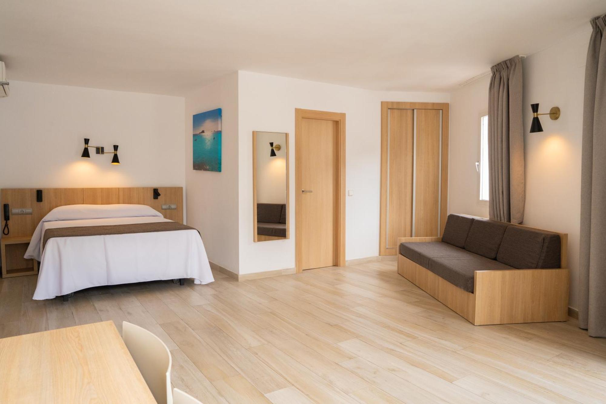 Sunside Ibiza Studios - Only Adults- Formerly Known As Central Park Sant Antoni de Portmany Esterno foto