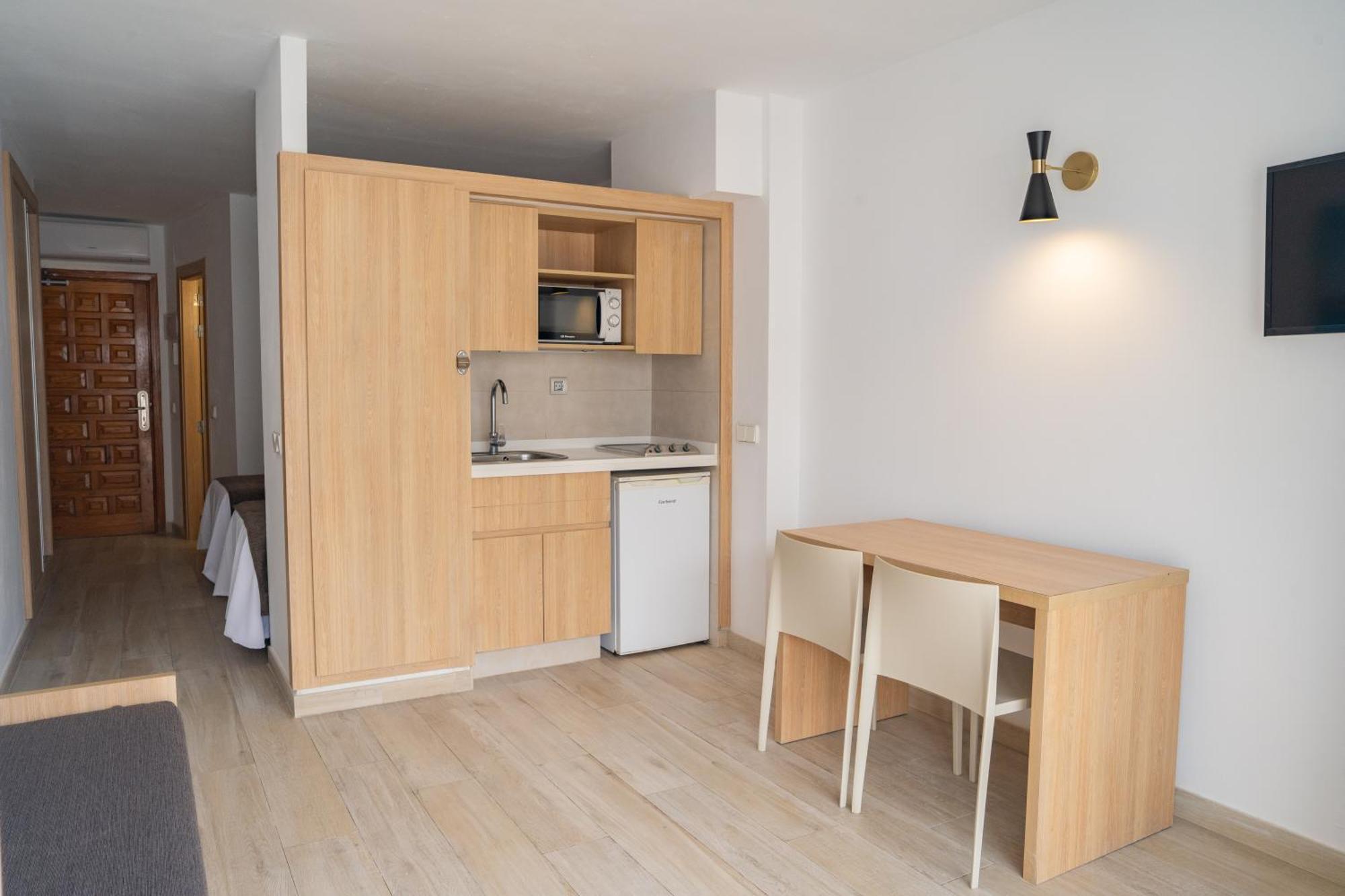 Sunside Ibiza Studios - Only Adults- Formerly Known As Central Park Sant Antoni de Portmany Esterno foto