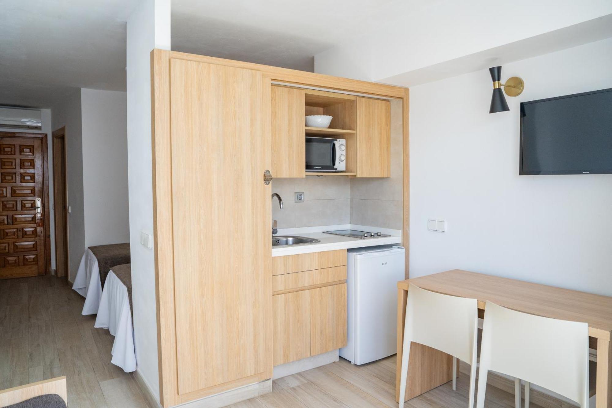 Sunside Ibiza Studios - Only Adults- Formerly Known As Central Park Sant Antoni de Portmany Esterno foto